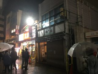 看板交換工事足場（夜間施工）